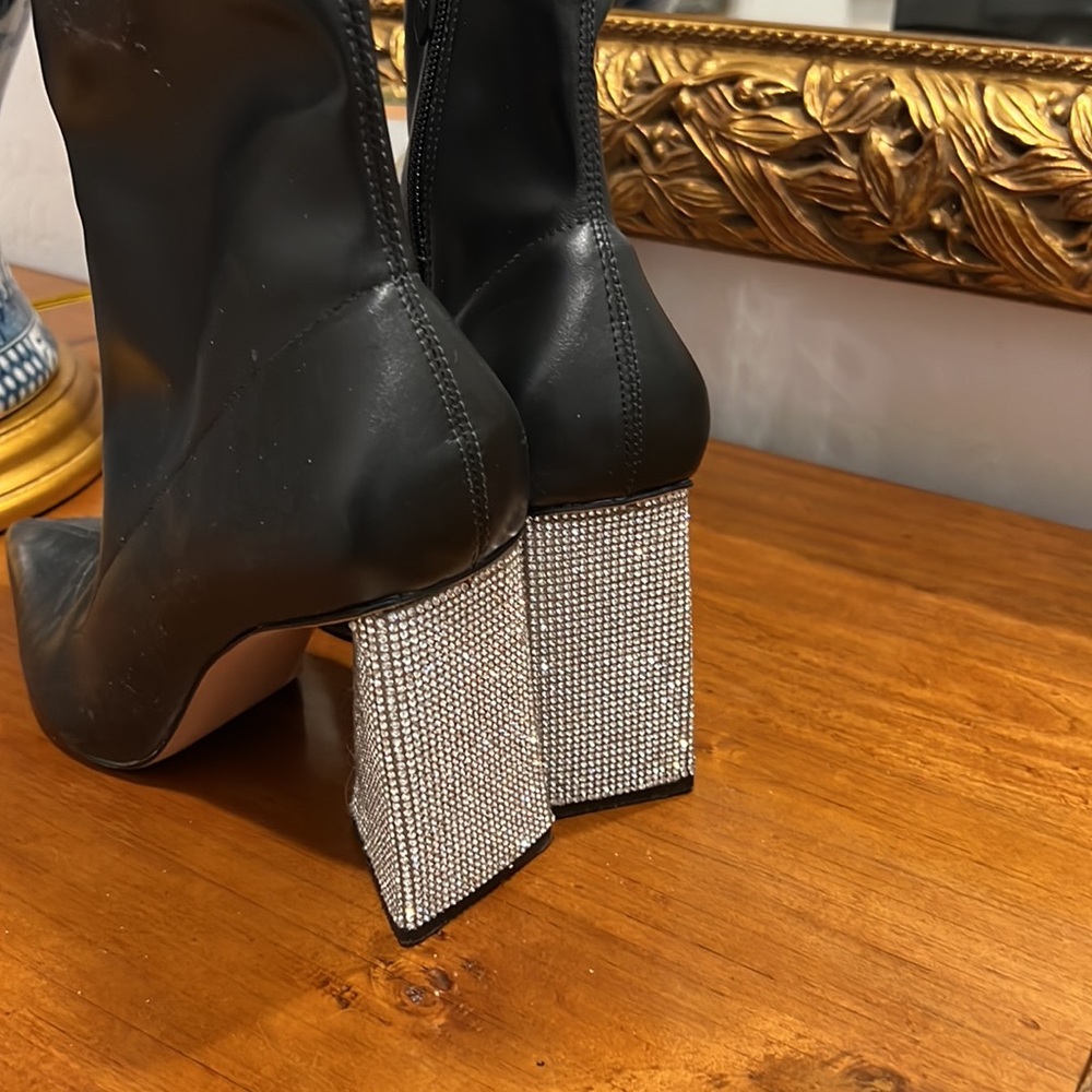 Schutz! Amazing! - Picture 2 of 4
